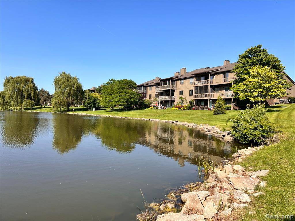Grosse Ile Twp, MI 48138,9836 Hawthorne Glen Drive