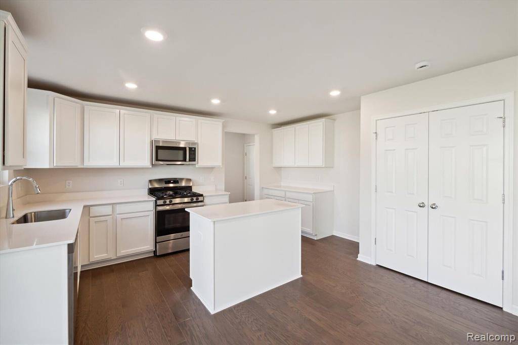Holly Twp, MI 48442,449 HIDDEN River W