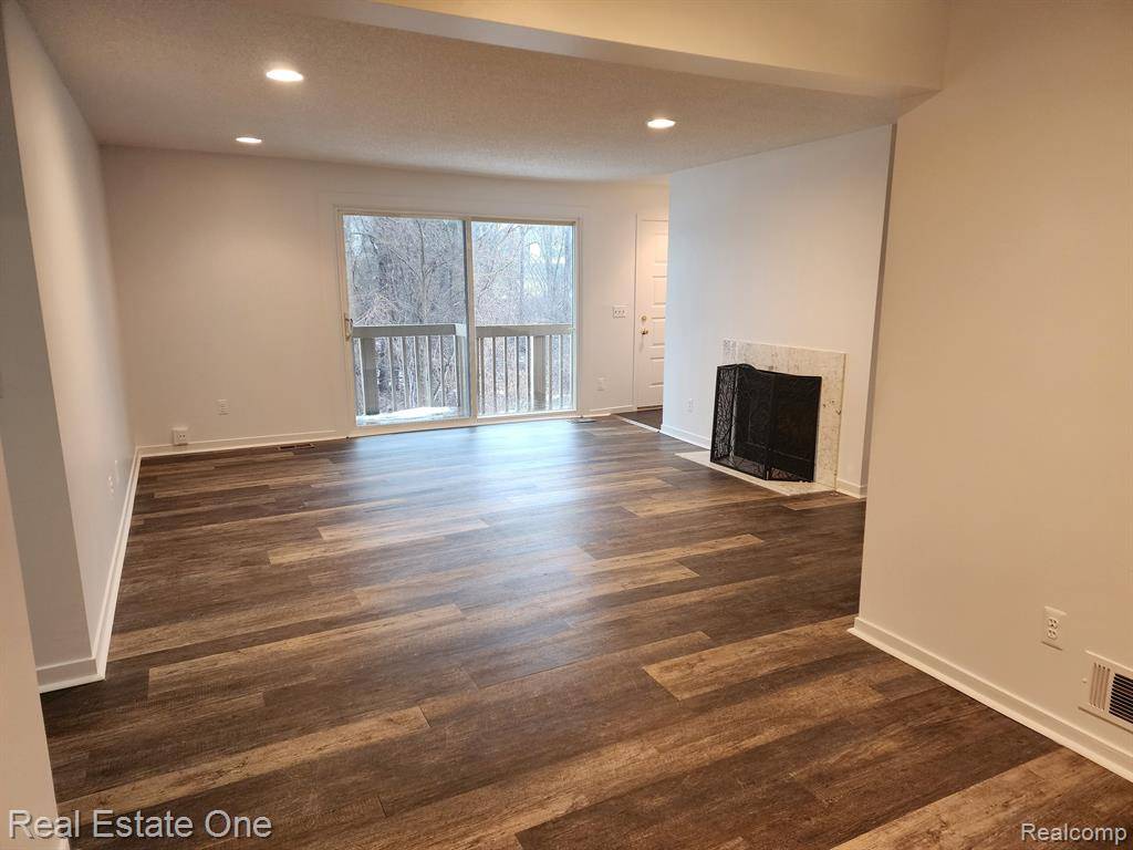 West Bloomfield Twp, MI 48322,7980 LAWRENCE 33  152