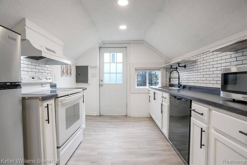 Royal Oak Twp, MI 48220,20830 WESTVIEW Avenue