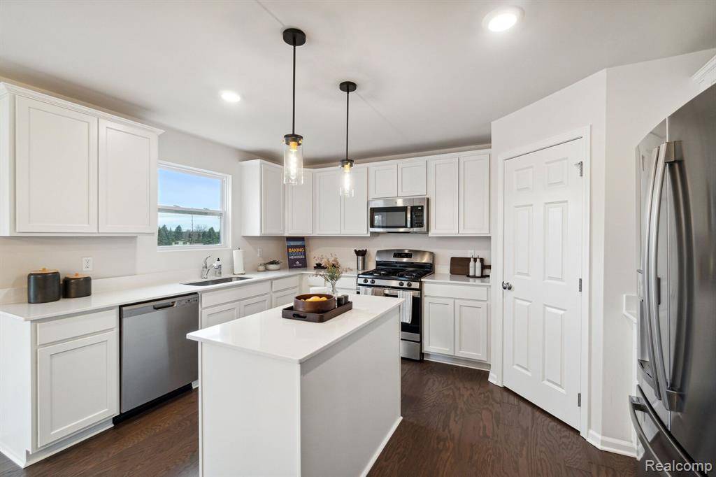 Van Buren Twp, MI 48111,14390 OLD OAK Trail