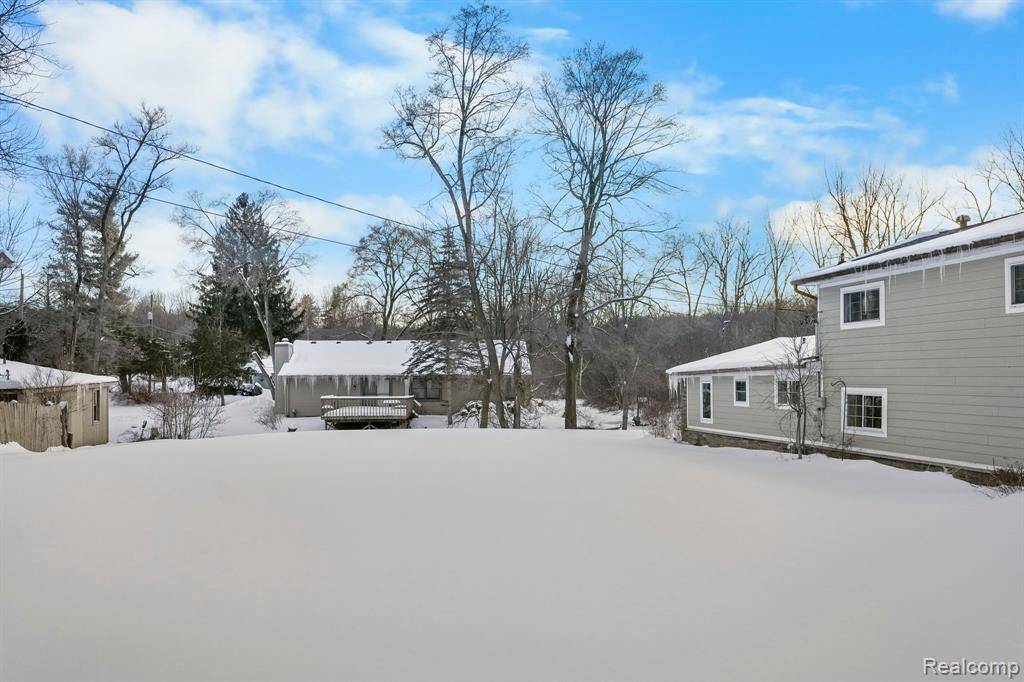 Brandon Twp, MI 48462,2060 DUNWOODIE Street
