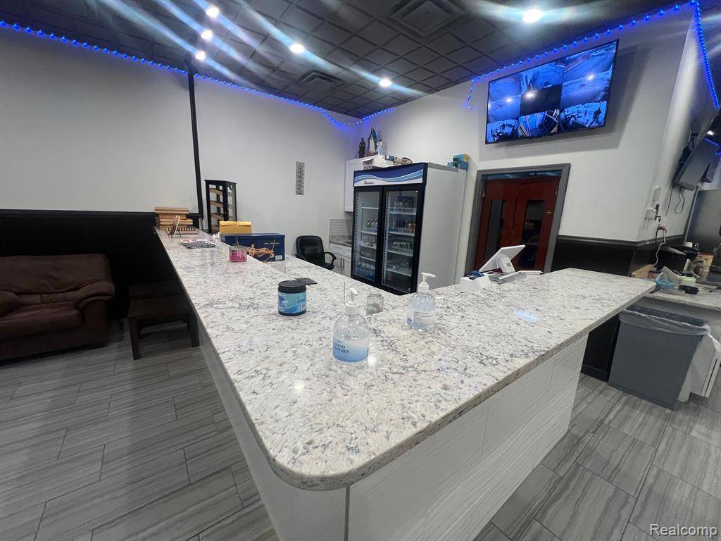 Farmington Hills, MI 48334,28968 Orchard Lake Road