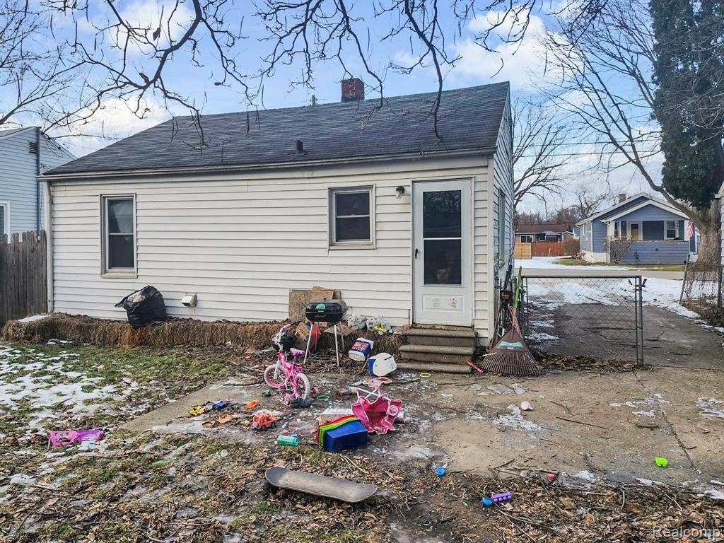 Burton, MI 48529,2208 E BERGIN Avenue