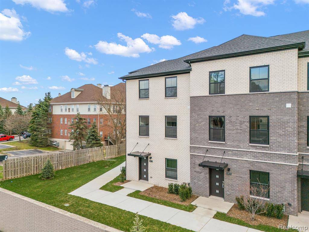 Troy, MI 48084,2845 SUMMERS