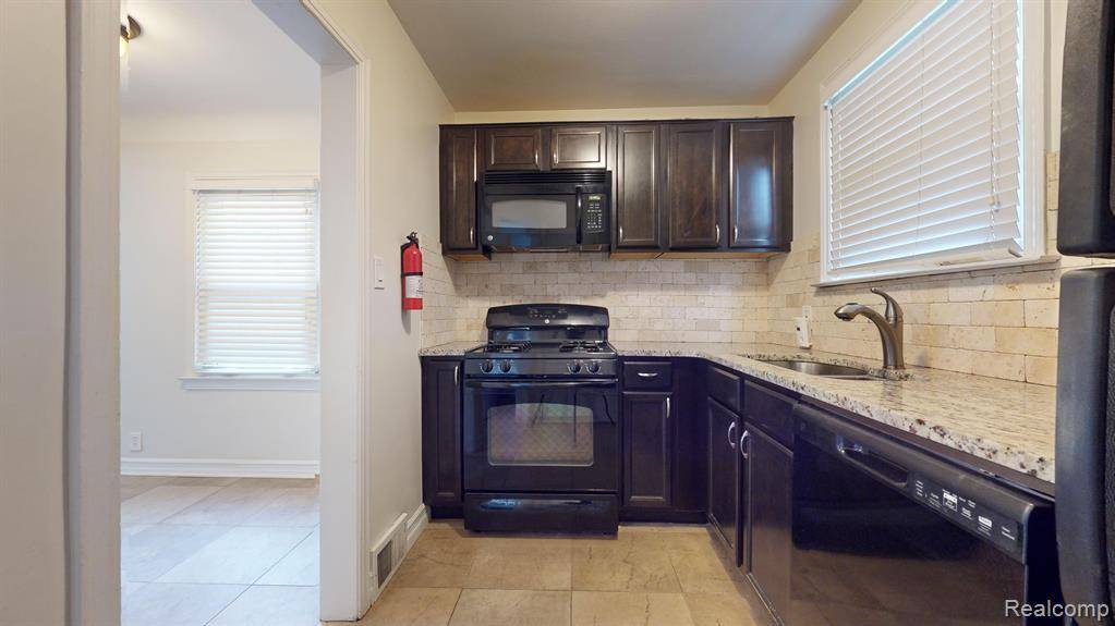 Ferndale, MI 48220,1045 E BRECKENRIDGE Street