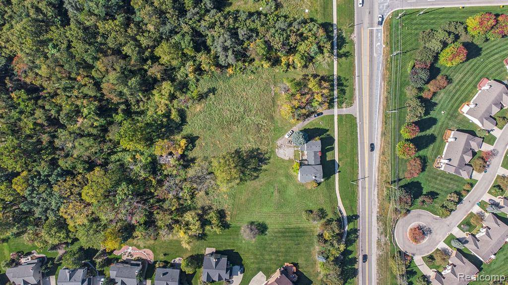Novi, MI 48377,41121 W 14 Mile Road