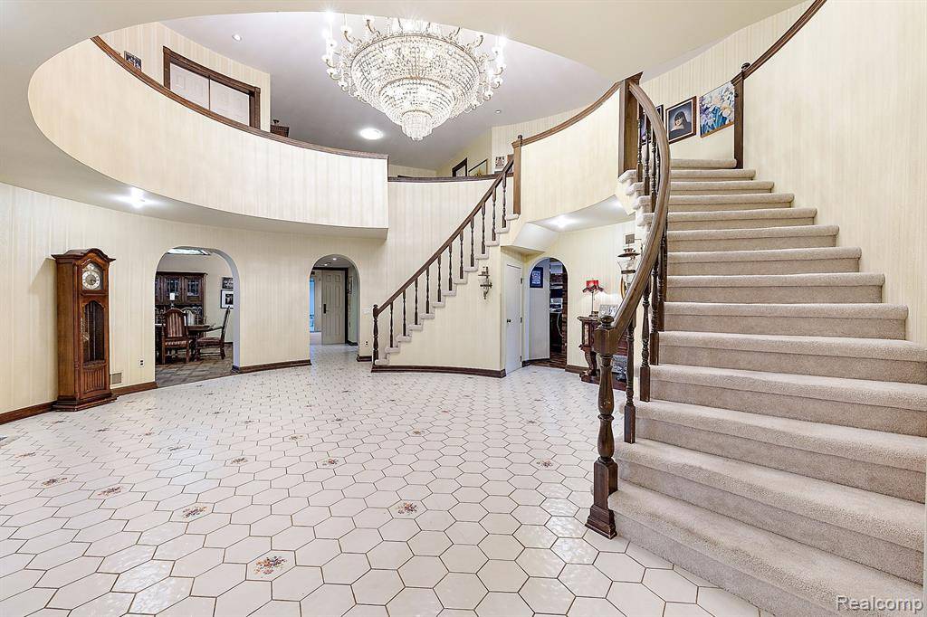 West Bloomfield Twp, MI 48323,4670 COVE Road