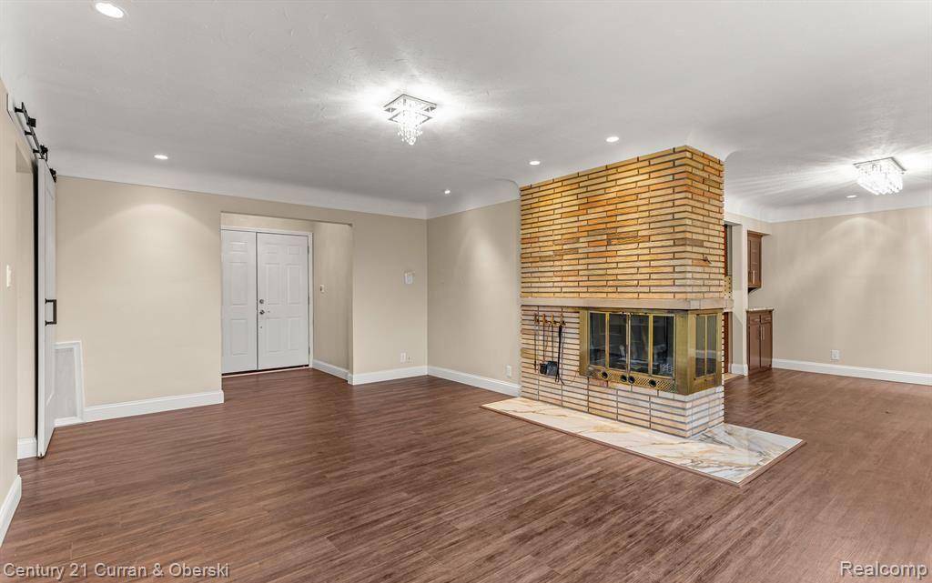 Dearborn Heights, MI 48125,940 S GULLEY Road