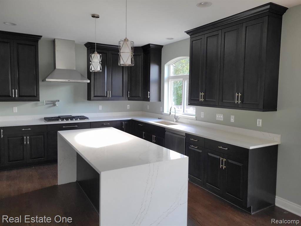 Troy, MI 48083,627 VANDERPOOL Drive