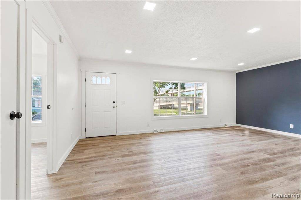 Hazel Park, MI 48030,736 EAST GRANET Avenue
