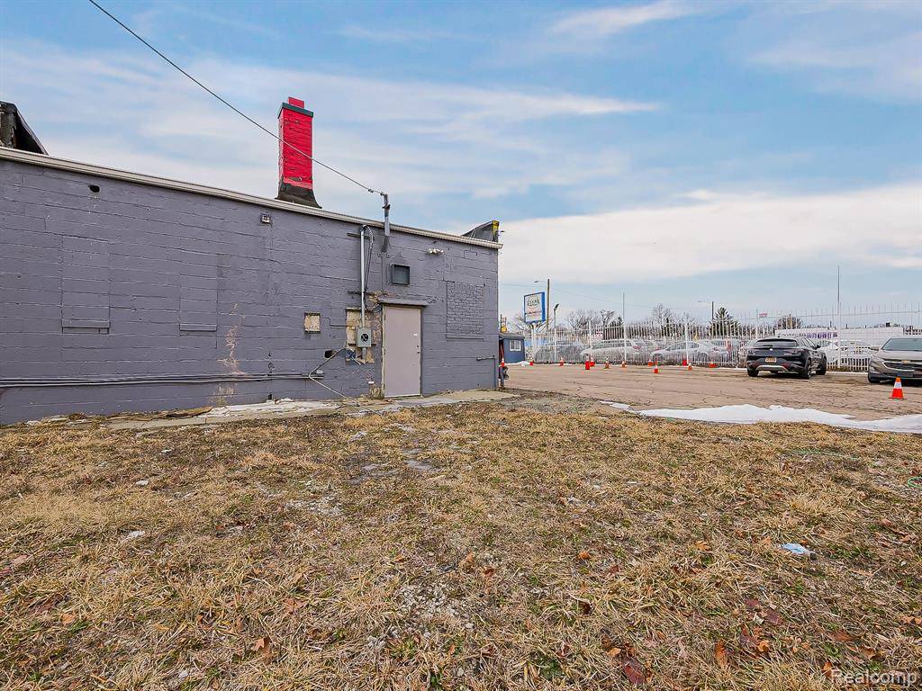 Detroit, MI 48234,4933 E 7 MILE Road