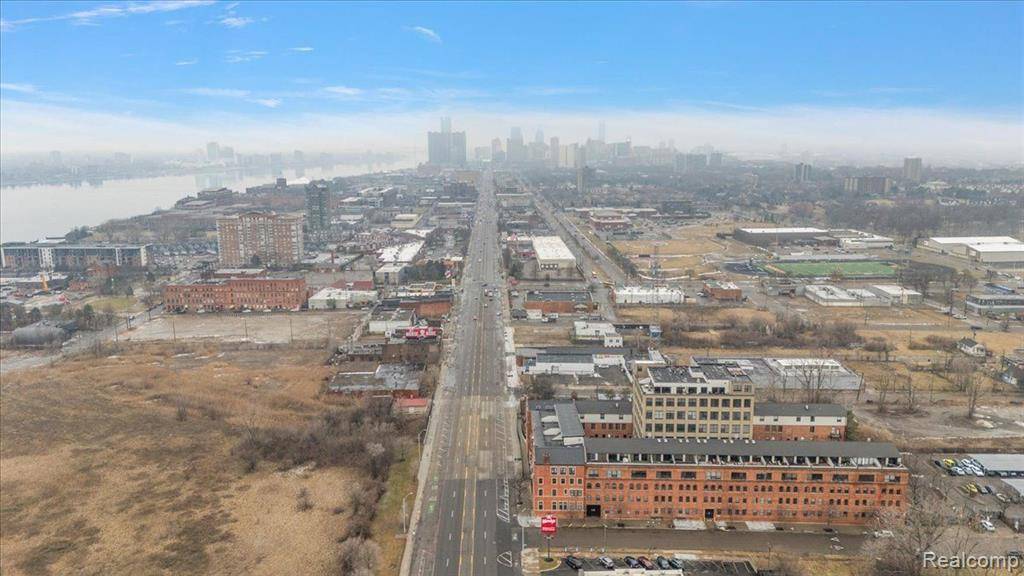 Detroit, MI 48207,6533 E Jefferson Avenue 329
