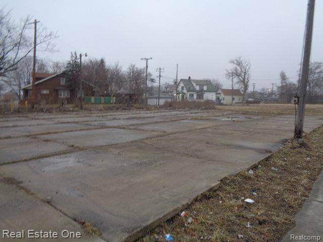 Detroit, MI 48213,8215 HARPER Avenue