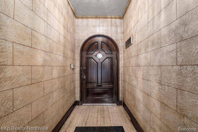 Detroit, MI 48203,17325 PONTCHARTRAIN Boulevard