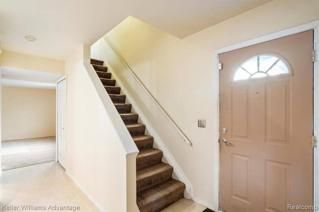 Southfield, MI 48034,26889 FARMBROOK VILLA Drive