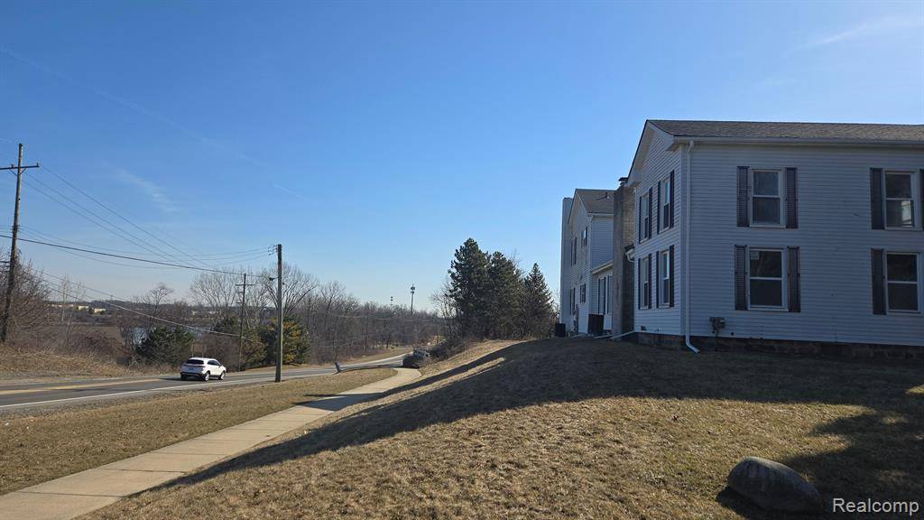 Novi, MI 48377,41121 W 14 Mile Road