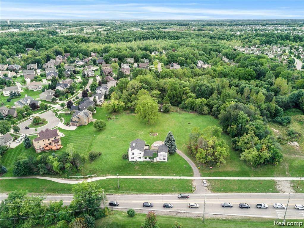 Novi, MI 48377,41121 W 14 Mile Road