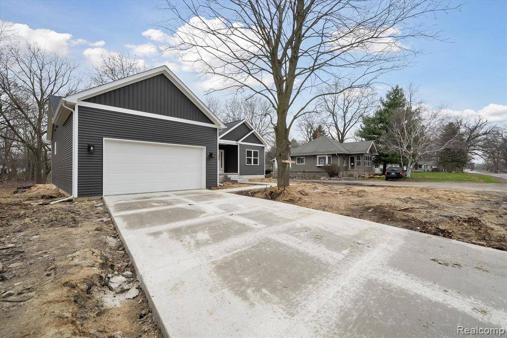 Waterford Twp, MI 48327,675 Crescent Lake Road