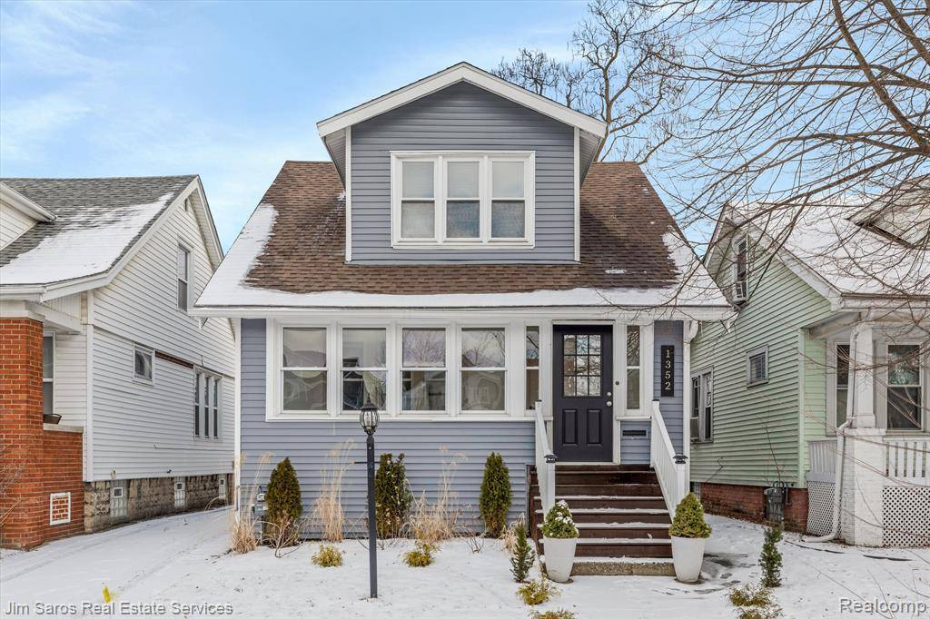 Grosse Pointe Park, MI 48230,1352 WAYBURN Street
