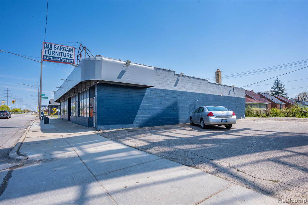 Detroit, MI 48205,12744 E 8 MILE Road