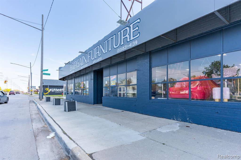 Detroit, MI 48205,12744 E 8 MILE Road