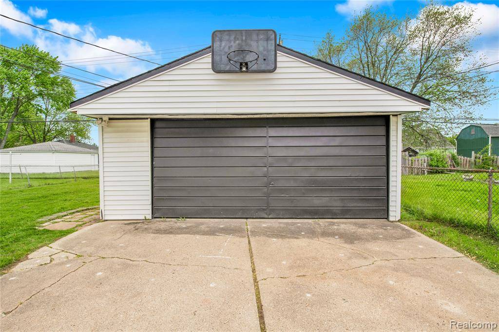 St. Clair Shores, MI 48082,23225 BEVERLY Street