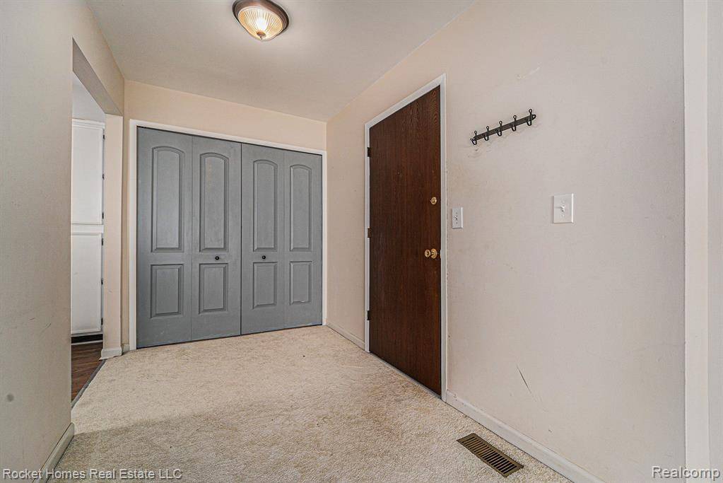 West Bloomfield Twp, MI 48322,7408 VASSAR  Drive E B