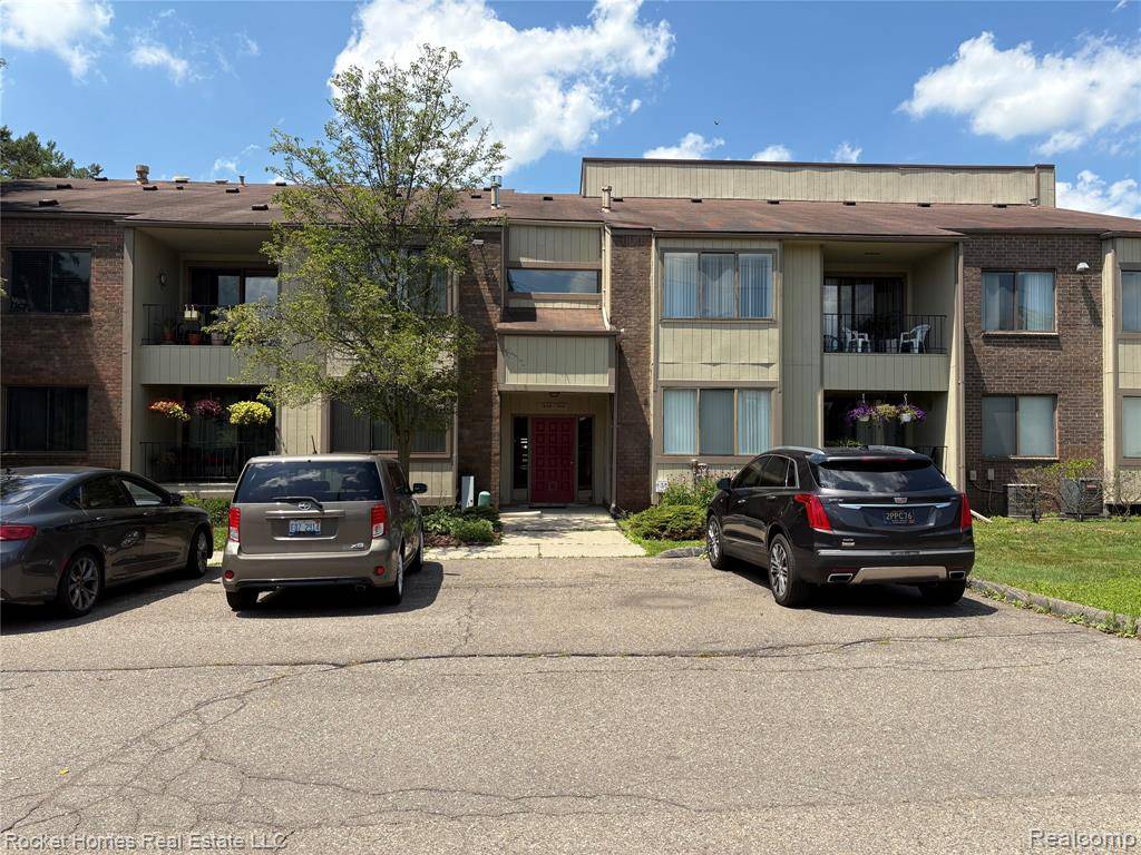 West Bloomfield Twp, MI 48322,7408 VASSAR  Drive E B