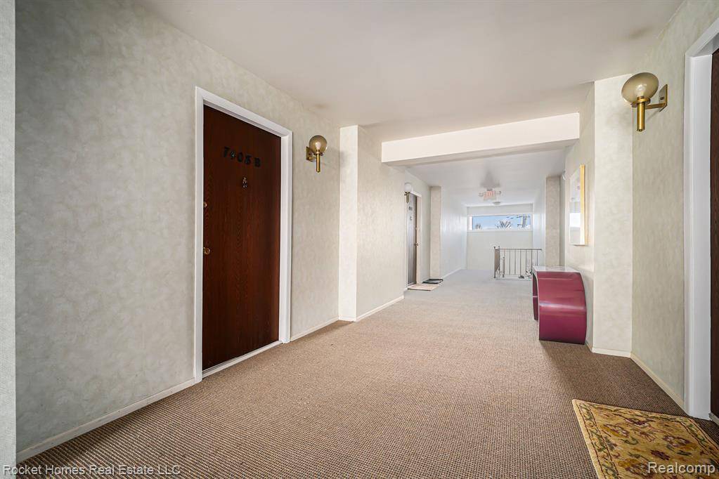 West Bloomfield Twp, MI 48322,7408 VASSAR  Drive E B