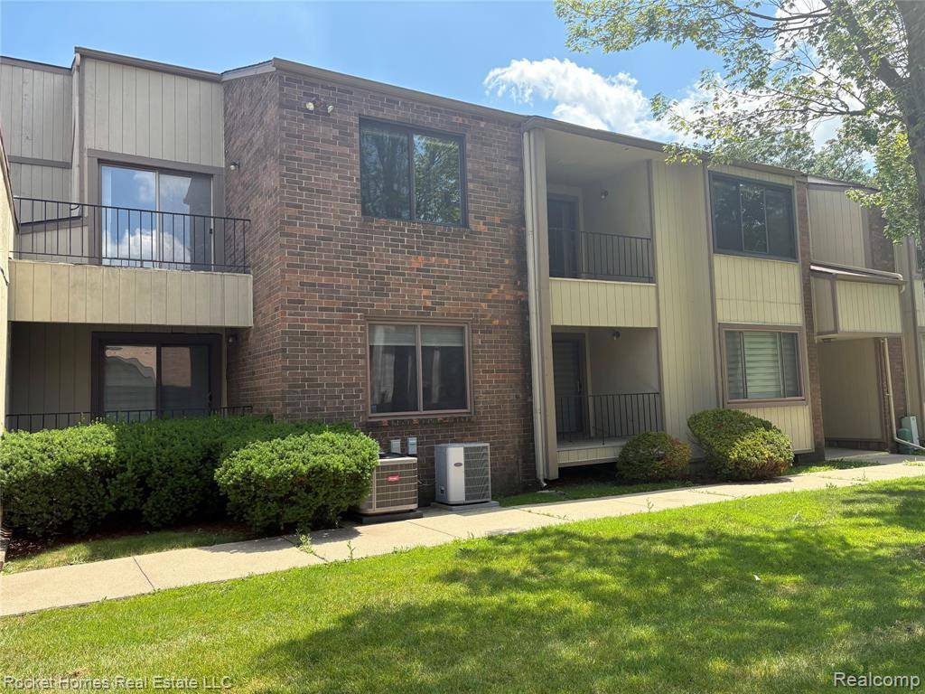 West Bloomfield Twp, MI 48322,7408 VASSAR Drive E B