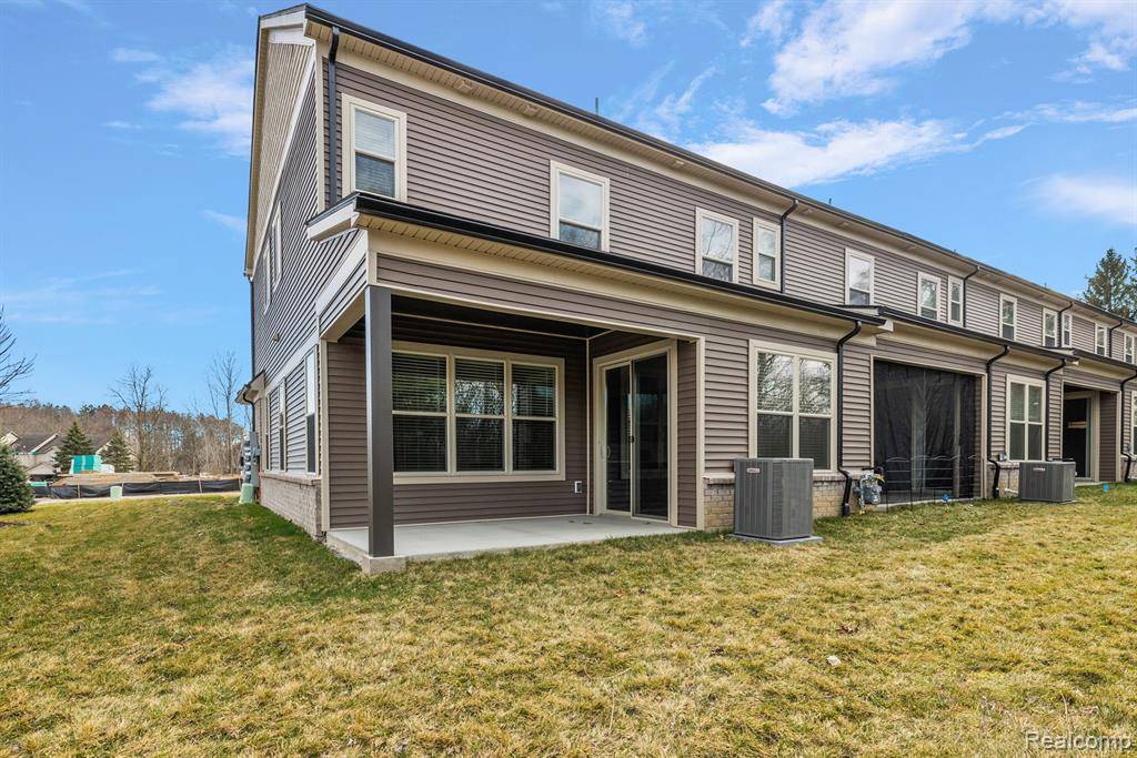 Brighton, MI 48116,11372 Iziks Way Unit 8