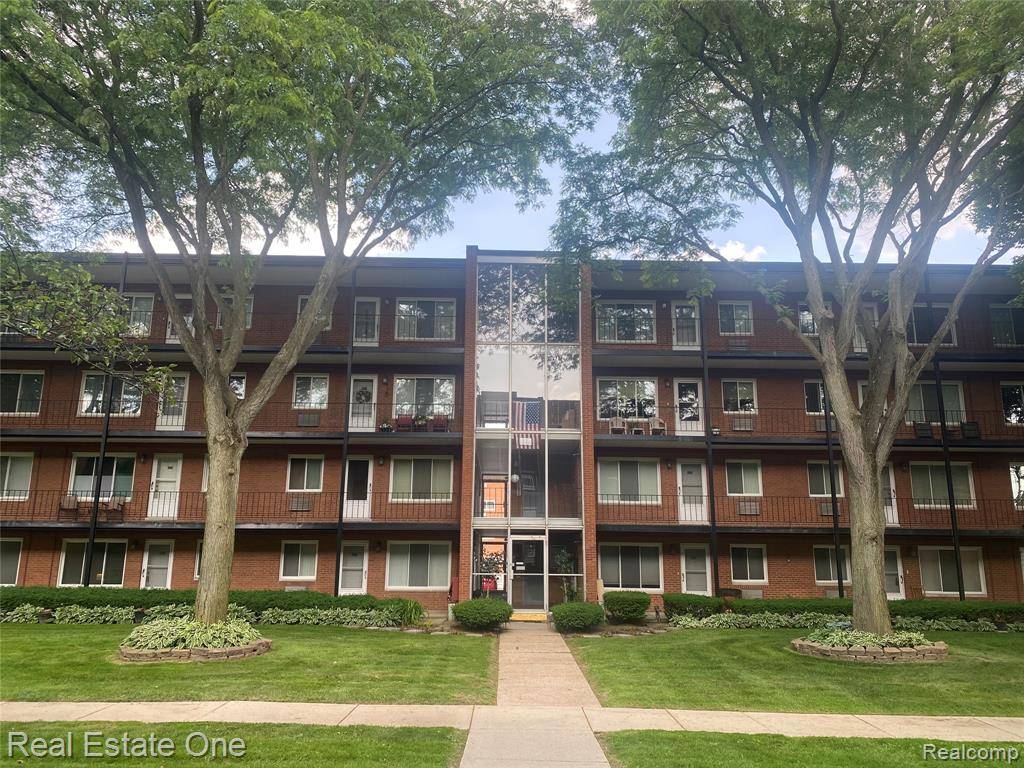 Royal Oak, MI 48073,2915 W 13 MILE Road 104