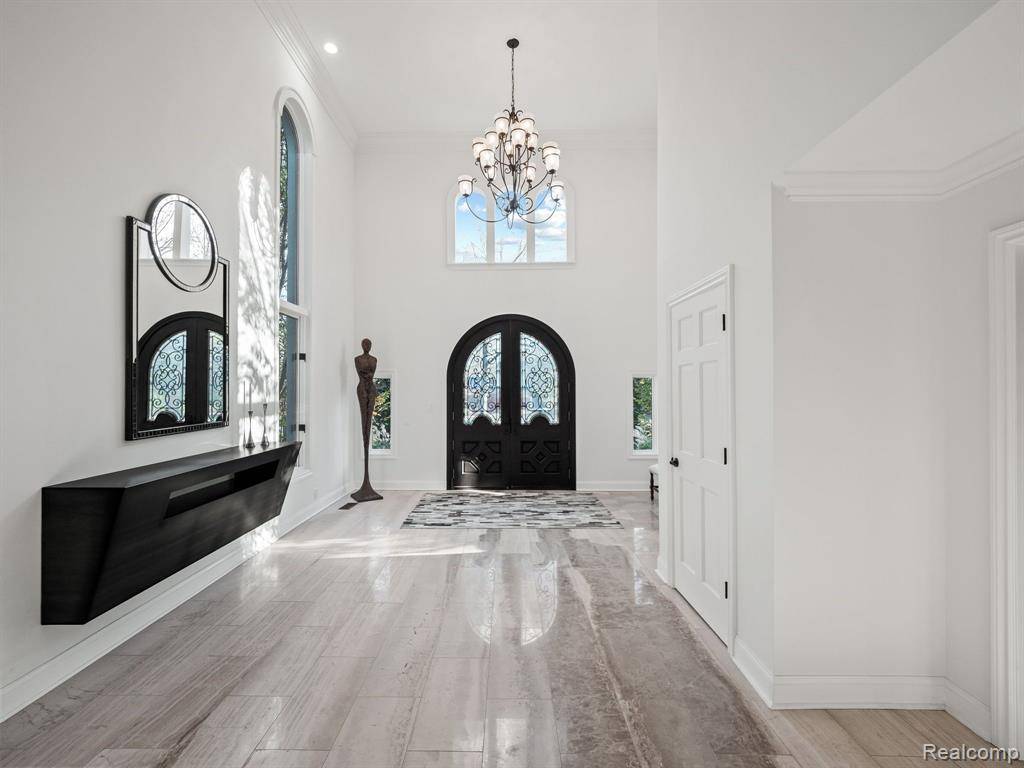 Bloomfield Twp, MI 48302,5190 CLARENDON CREST Street