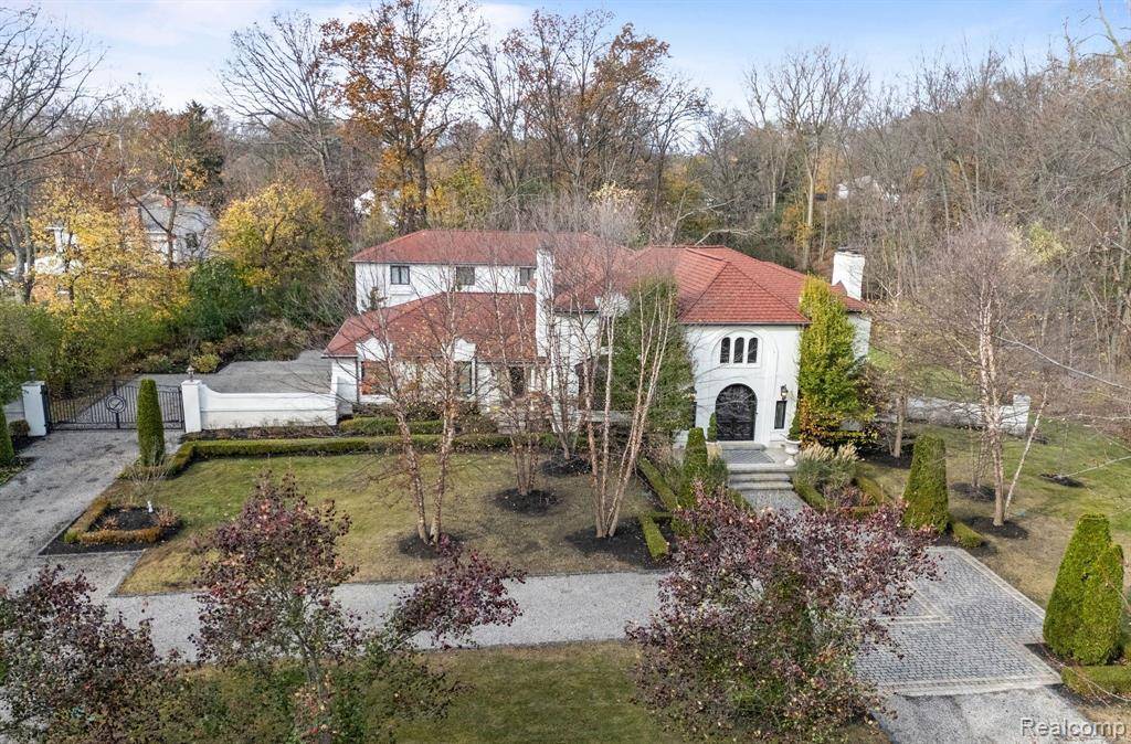 Bloomfield Twp, MI 48302,5190 CLARENDON CREST Street