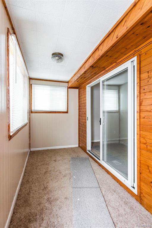 Warren, MI 48089,24658 BERRY Avenue