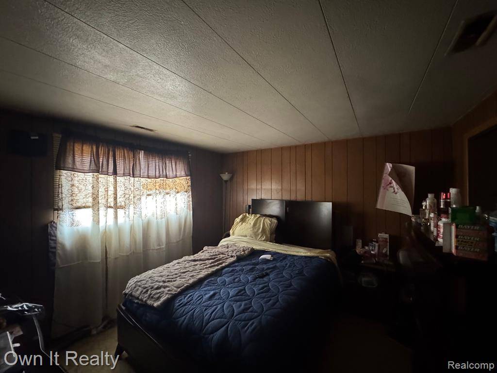 Detroit, MI 48215,12920 E CANFIELD Street
