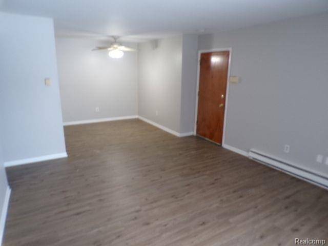 Fowlerville Vlg, MI 48836,825 S GRAND Avenue 4