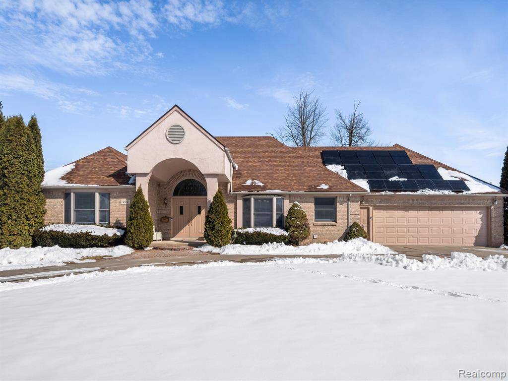Mt. Clemens, MI 48043,202 WELLINGTON Crescent