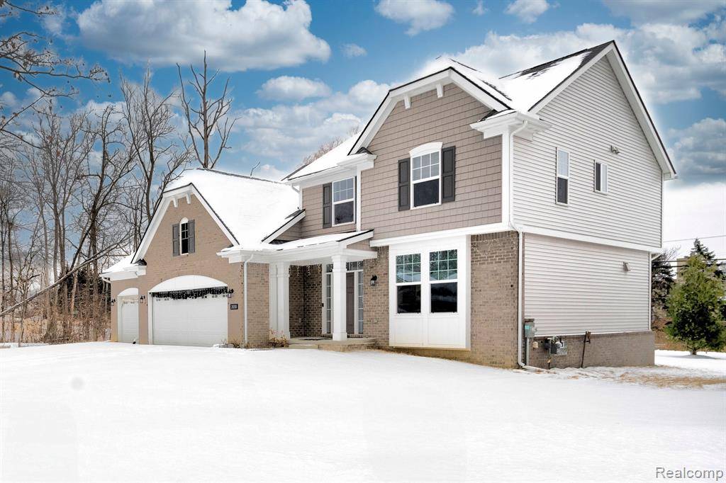 Wixom, MI 48393,2030 EMERALD Lane