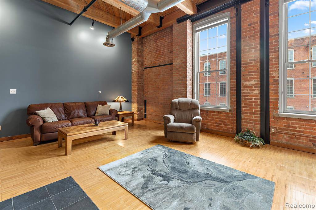 Detroit, MI 48207,200 RIVER PLACE Drive 33