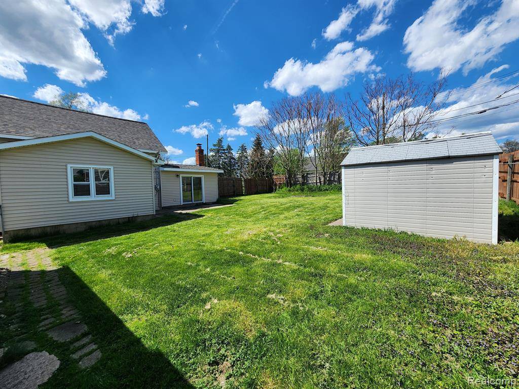 South Lyon, MI 48178,436 N REESE Street