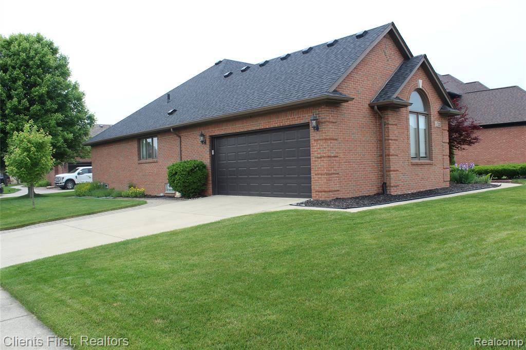 Macomb Twp, MI 48042,17326 COUNTRY CLUB Drive