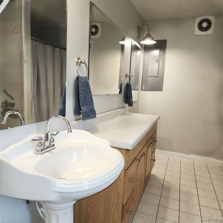 Vassar, MI 48768,704 W HURON Avenue