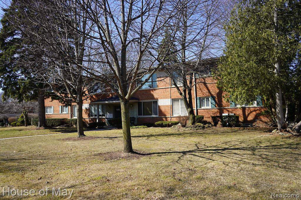 Birmingham, MI 48009,1245 DERBY Road 2