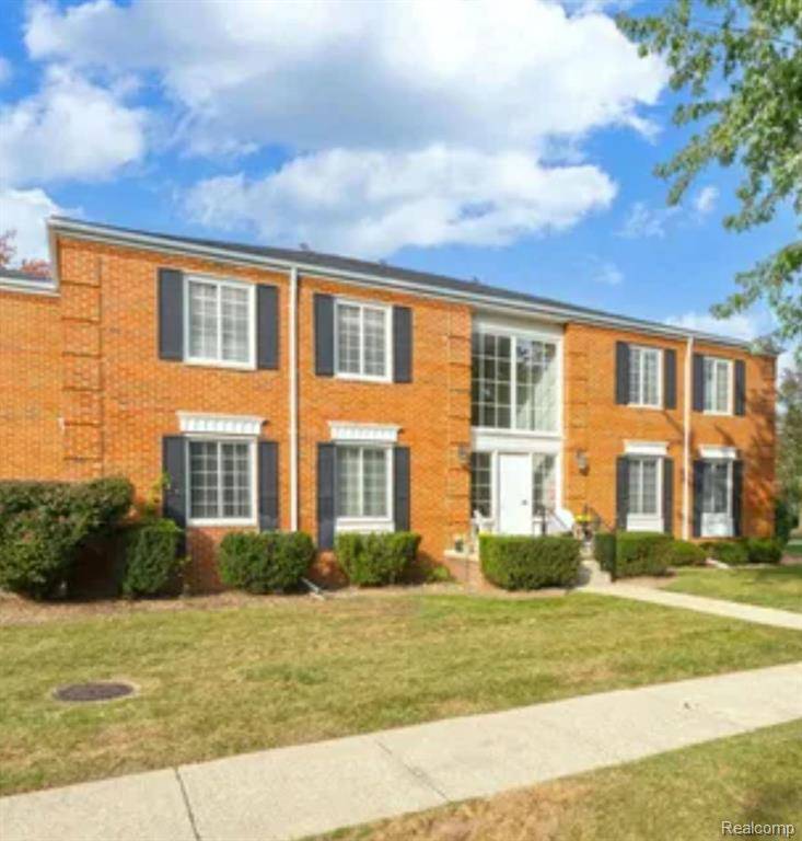 Bloomfield Twp, MI 48304,676 E FOX HILLS Drive