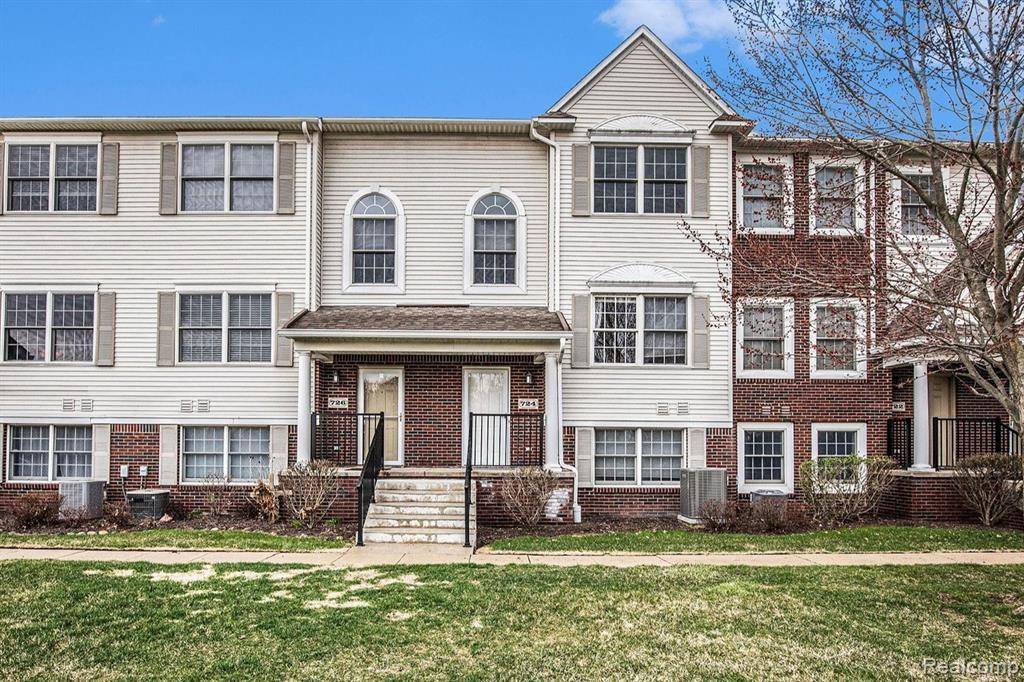 Fenton, MI 48430,724 EAGLE Drive