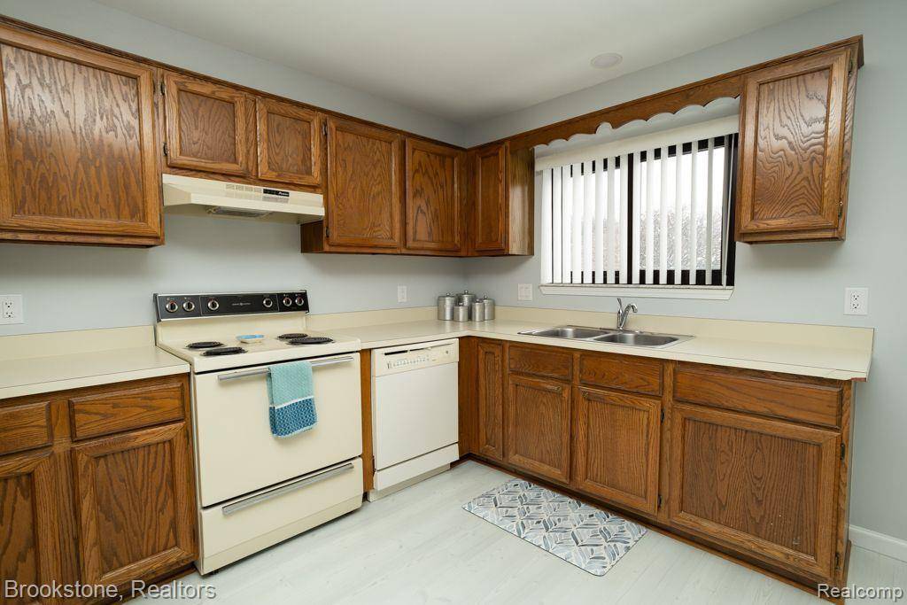 Clinton Twp, MI 48036,38627 CYPRESS MEADOW Drive