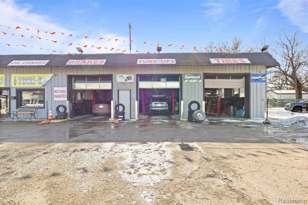 Flint, MI 48506,3860 DAVISON Road