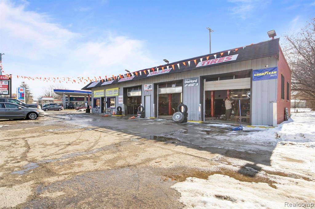 Flint, MI 48506,3860 DAVISON Road